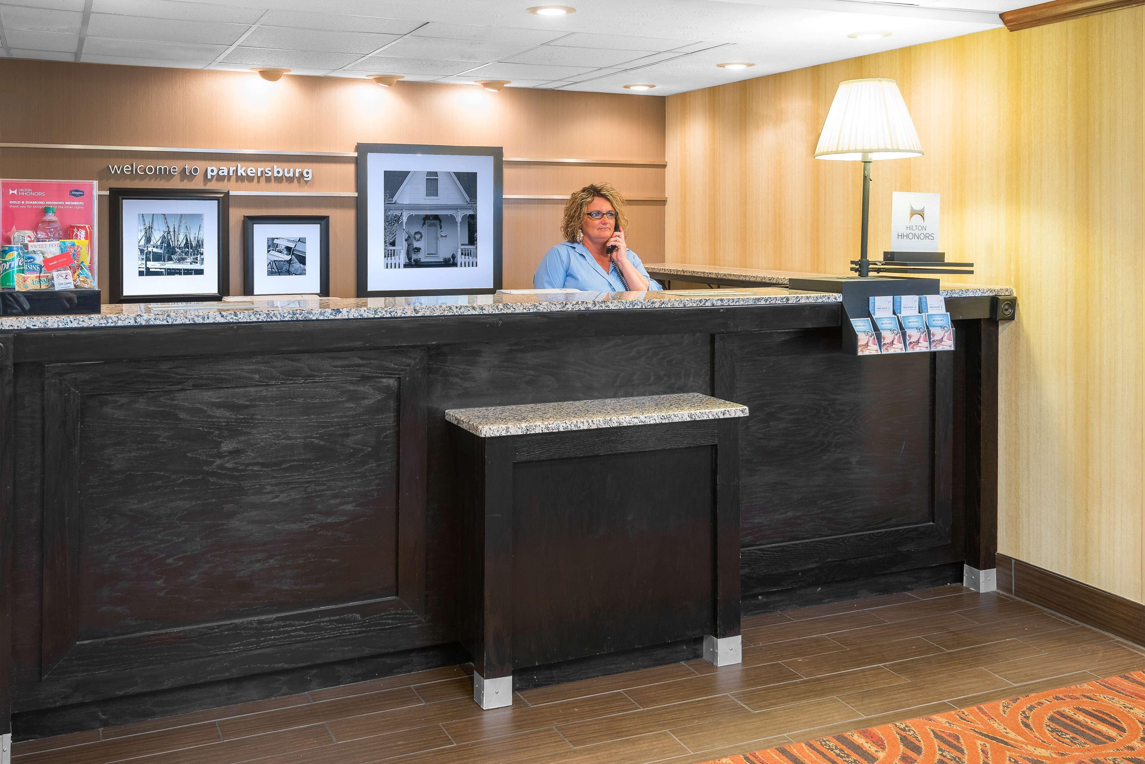Hampton Inn Parkersburg/Mineral Wells Exterior foto