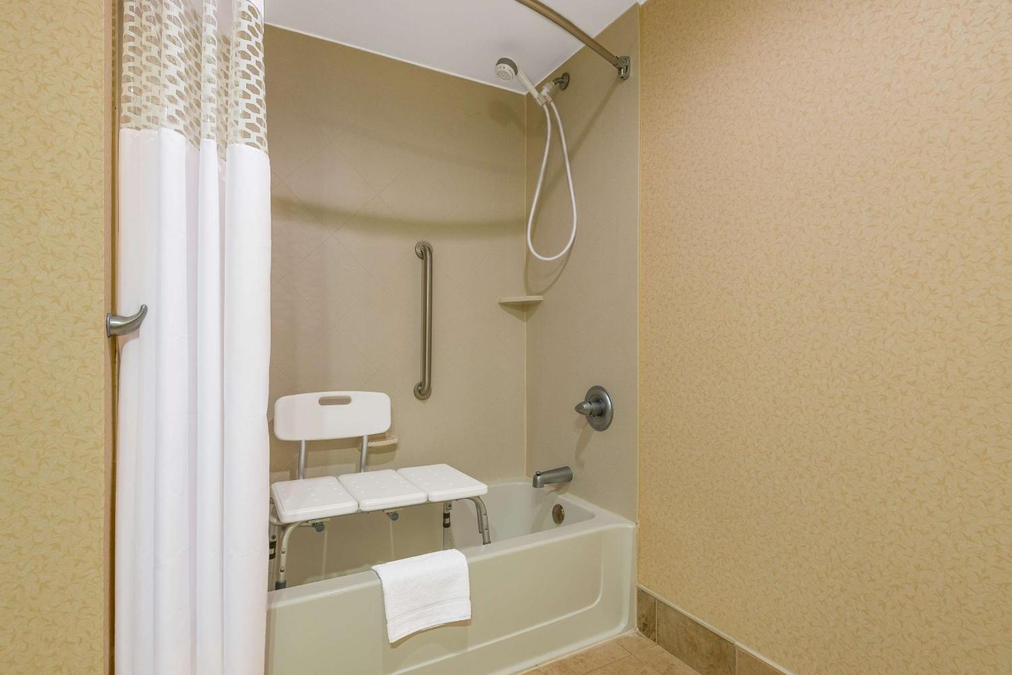 Hampton Inn Parkersburg/Mineral Wells Exterior foto